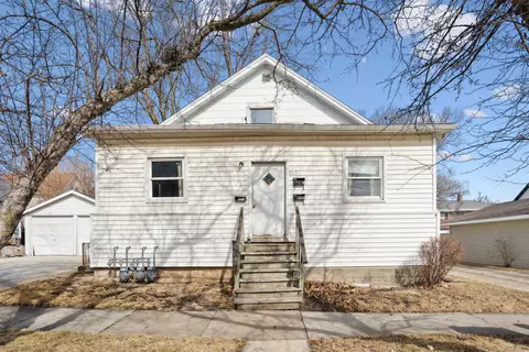 115 W 15th St, Cedar Falls, IA 50613