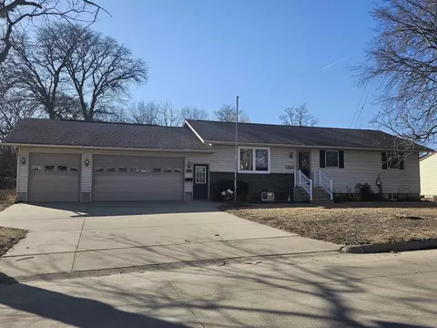 920 Mccoy Rd, Evansdale, IA 50707