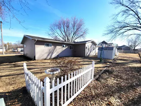 417 E 4th St, Readlyn, IA 50668 photo 16