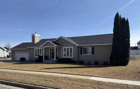 1121 Prestien Dr, Denver, IA 50622