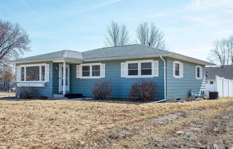 927 Greenfield Ave, Waverly, IA 50677