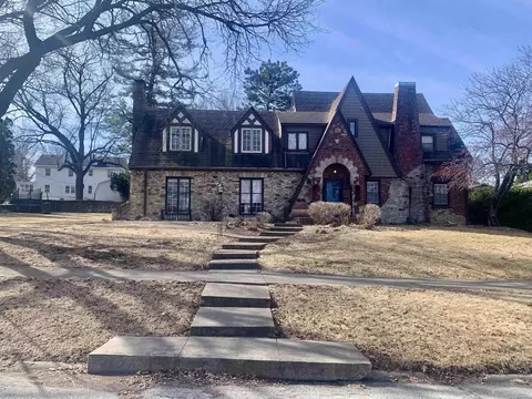 205 Columbia Cir, Waterloo, IA 50701