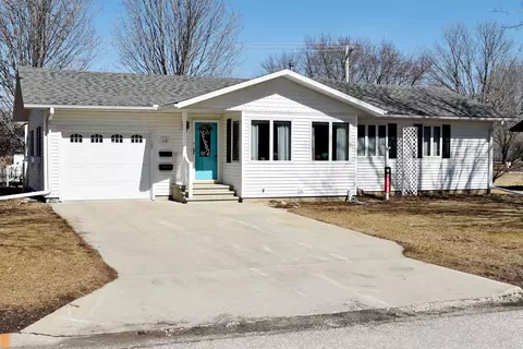 1121 Pine St, Osage, IA 50461