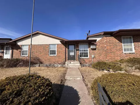 104 NW 2nd St, Waukon, IA 52172