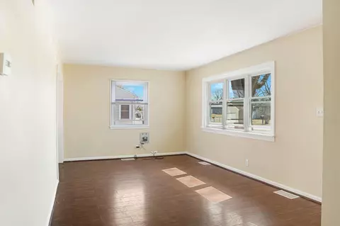 1009 Maple St, Cedar Falls, IA 50613 photo 4
