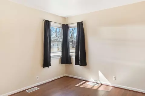 1009 Maple St, Cedar Falls, IA 50613 photo 9