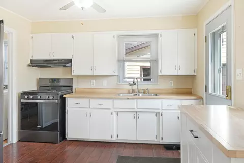 1009 Maple St, Cedar Falls, IA 50613 photo 5