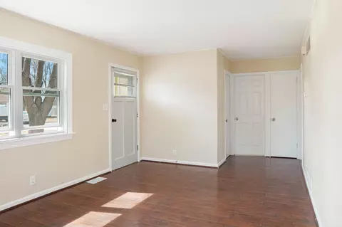 1009 Maple St, Cedar Falls, IA 50613 photo 3