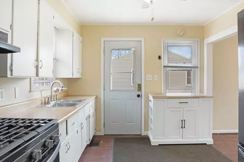 1009 Maple St, Cedar Falls, IA 50613 photo 6