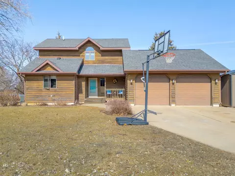 1209 NW 5th St, Waverly, IA 50677