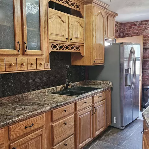 1601 E Mitchell Ave, Waterloo, IA 50702 photo 2