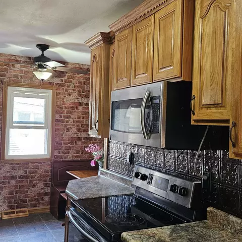 1601 E Mitchell Ave, Waterloo, IA 50702 photo 3