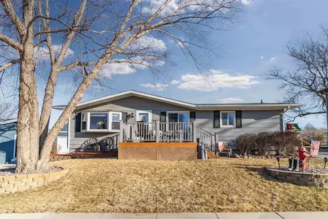 2219 Coventry Ln, Cedar Falls, IA 50613