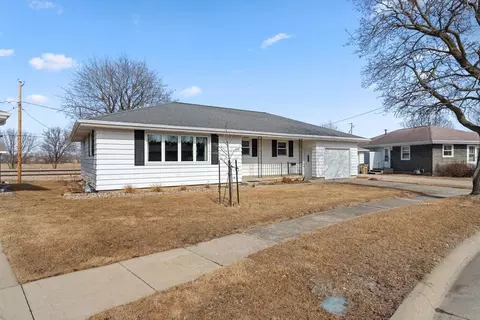 616 1st Ave E, Dyersville, IA 52040