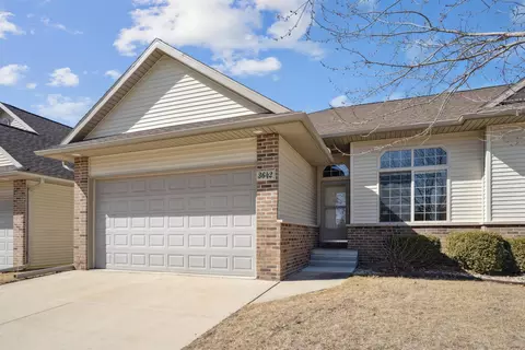 3642 Pheasant Ln, Waterloo, IA 50701
