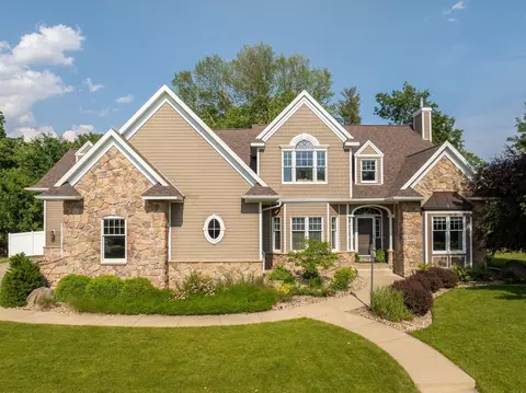 1205 Eagle Ridge Rd, Cedar Falls, IA 50613