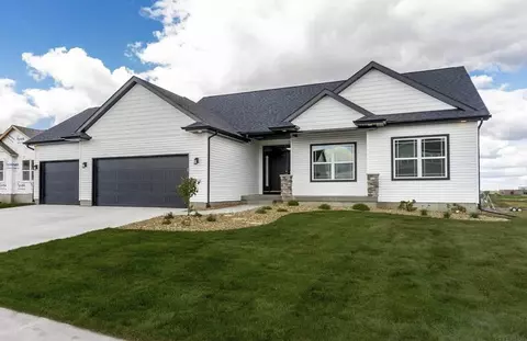 2721 Maple Grove Dr, Cedar Falls, IA 50613