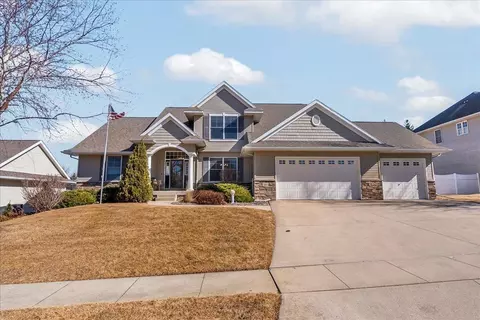 1021 S Ridge Dr, Cedar Falls, IA 50613