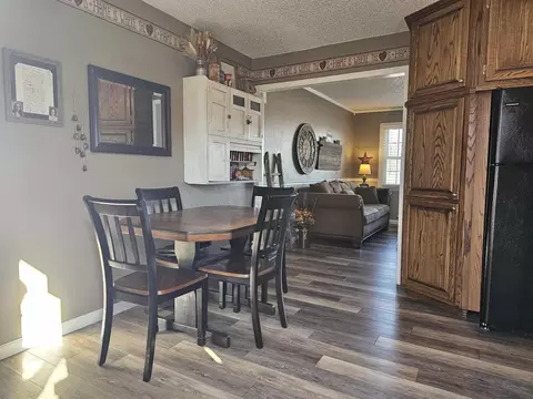 224 E Mitchell Ave, Waterloo, IA 50702 photo 10