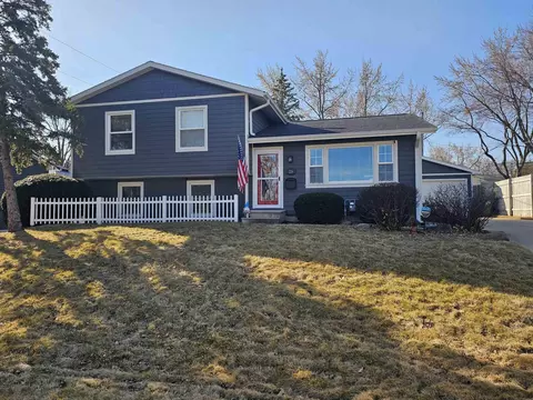224 E Mitchell Ave, Waterloo, IA 50702 photo 2