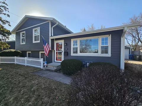 224 E Mitchell Ave, Waterloo, IA 50702 photo 3