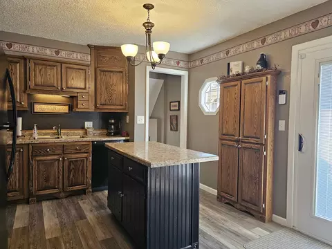 224 E Mitchell Ave, Waterloo, IA 50702 photo 5