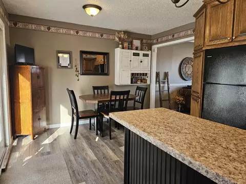 224 E Mitchell Ave, Waterloo, IA 50702 photo 9