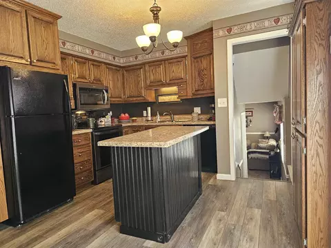 224 E Mitchell Ave, Waterloo, IA 50702 photo 4