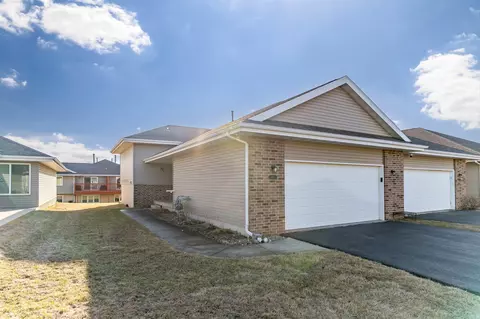 1431 Asbury Ln, Waterloo, IA 50701