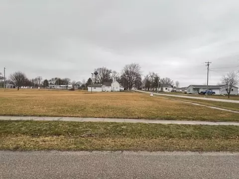 304 2nd Ave 202 Colfax St, Holland, IA 50642
