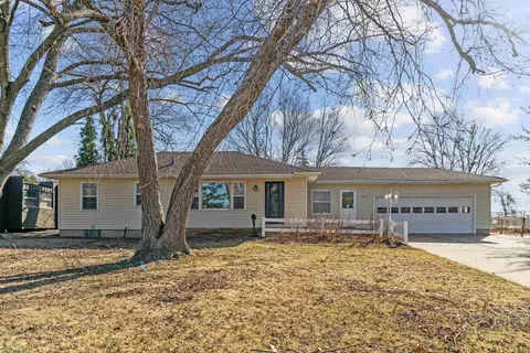 3412 Midway Dr, Waterloo, IA 50701