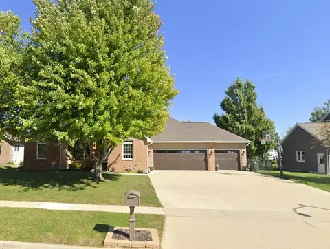 4210 Orchard Hill Dr, Cedar Falls, IA 50613