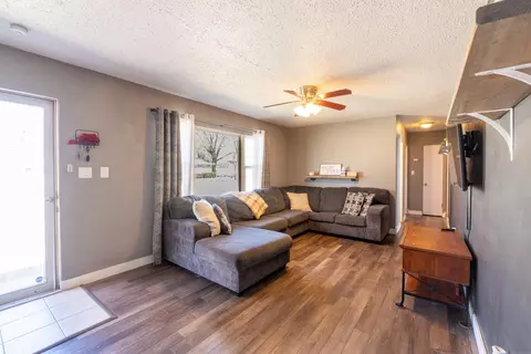 417 Devonshire Dr, Waterloo, IA 50701 photo 4