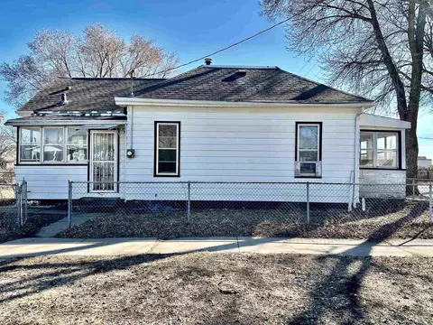 324 Columbia St, Waterloo, IA 50701