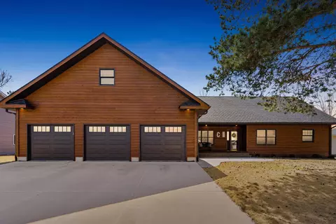 508 Cedar Dr, Fairbank, IA 50629