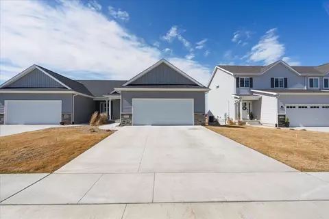 5337 Fernwood Dr, Cedar Falls, IA 50613