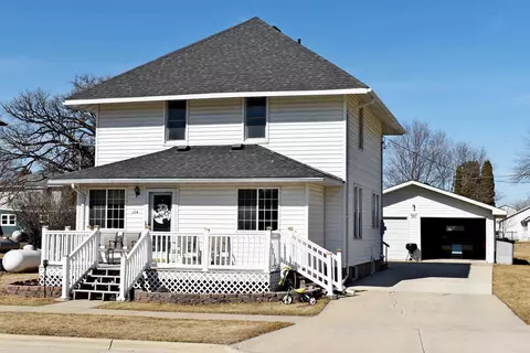 104 E 4th St, Riceville, IA 50466