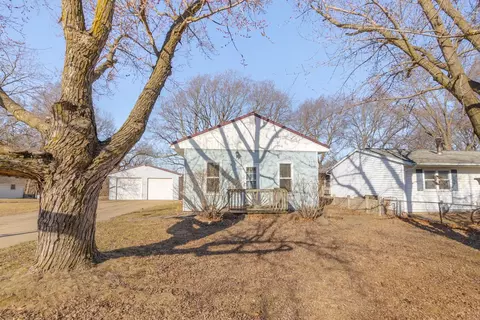 2216 Pine St, Cedar Falls, IA 50613