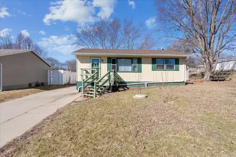 1010 Linbud Ln, Waterloo, IA 50701