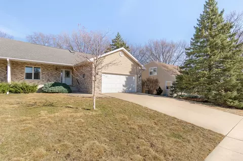 3422 Clearview Dr, Cedar Falls, IA 50613