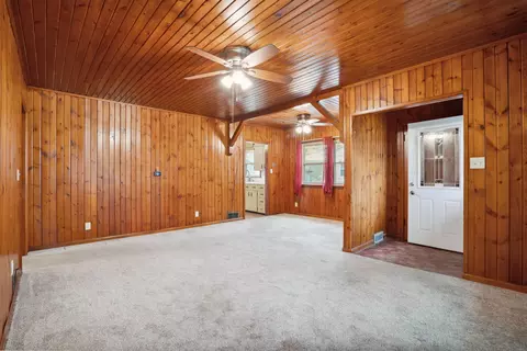 122 S Hackett Rd, Waterloo, IA 50701 photo 7