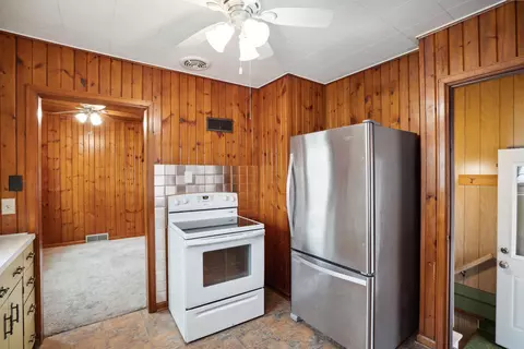 122 S Hackett Rd, Waterloo, IA 50701 photo 5