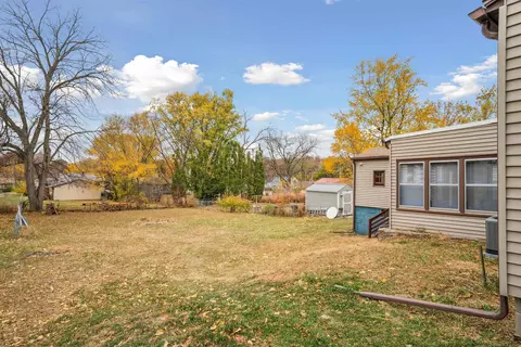 122 S Hackett Rd, Waterloo, IA 50701 photo 23
