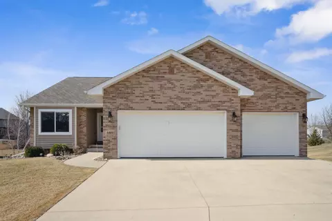 5405 Meadowlark Ln, Cedar Falls, IA 50613