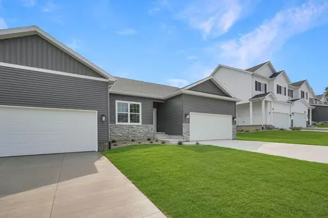 3345 Lincolnshire Rd, Waterloo, IA 50701