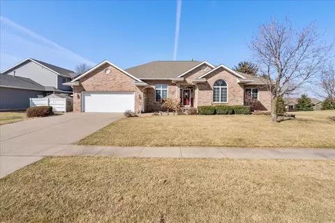 4627 Donald Dr, Cedar Falls, IA 50613