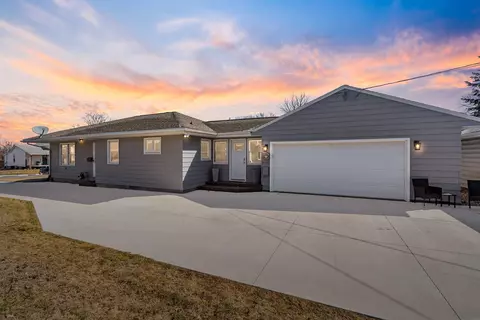 122 Randall St, Reinbeck, IA 50669