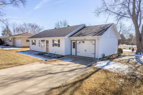 203 12th St, Sumner, IA 50674