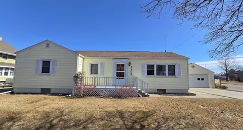 1106 C Ave, Vinton, IA 52349