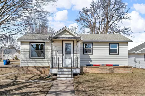 513 W Court St, New Hampton, IA 50659